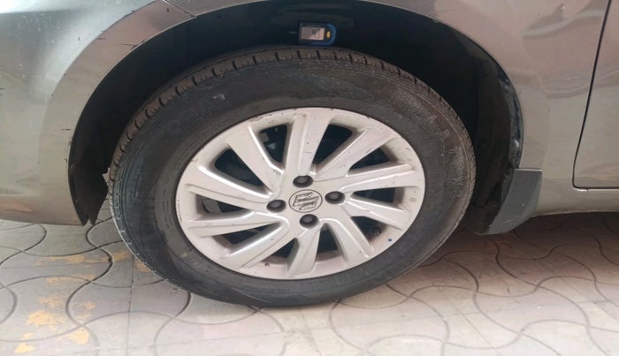2016 Maruti Swift Dzire ZXI, Petrol, Manual, 77,233 km, tyre