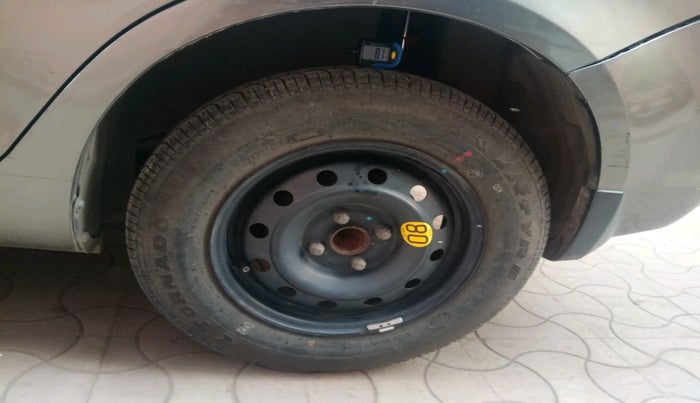 2016 Maruti Swift Dzire ZXI, Petrol, Manual, 77,233 km, tyre