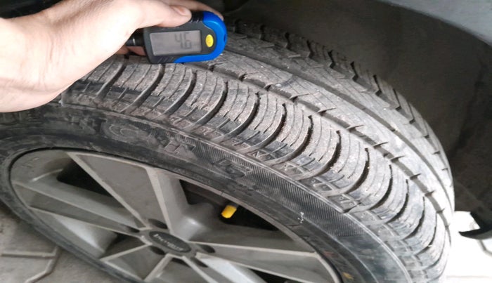 2014 Volkswagen Jetta HIGHLINE TDI AT, Diesel, Automatic, 1,65,444 km, tyre