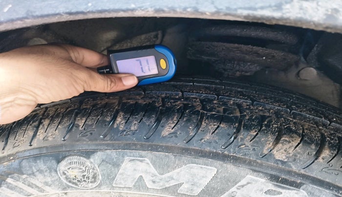 2025 Mahindra XUV 3XO REVX M 1.2 Petrol, Petrol, Manual, 196 km, tyre