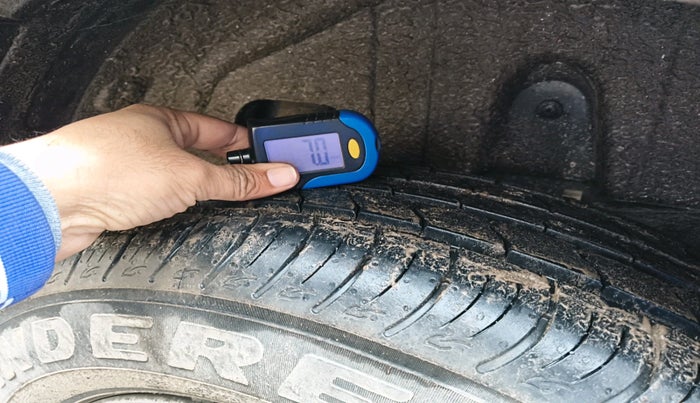 2025 Mahindra XUV 3XO REVX M 1.2 Petrol, Petrol, Manual, 196 km, tyre