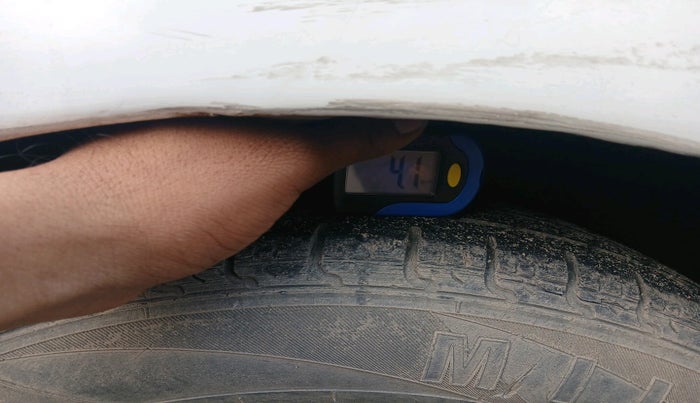 2013 Chevrolet Beat PS PETROL, Petrol, Manual, 1,05,684 km, tyre