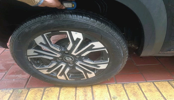 2024 Renault Kiger RXT (O) AMT, Petrol, Automatic, 8,232 km, tyre