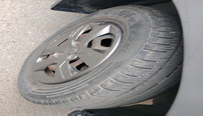 2016 Renault Kwid RXT 1.0, Petrol, Manual, 70,237 km, tyre