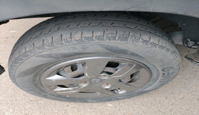 2016 Renault Kwid RXT 1.0, Petrol, Manual, 70,237 km, tyre