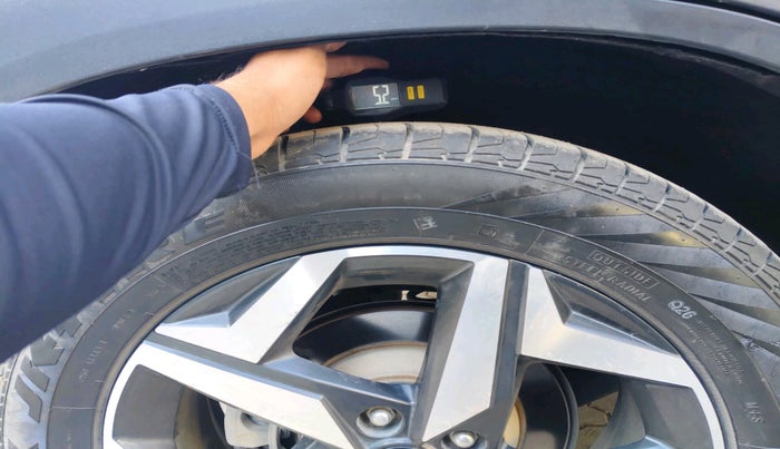 2023 Hyundai ALCAZAR PRESTIGE 1.5 MT 7STR, Diesel, Manual, 28,201 km, tyre