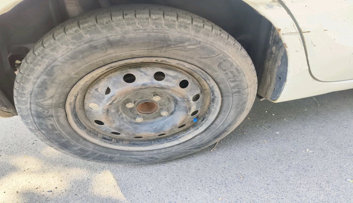 2020 Maruti Swift VXI, Petrol, Manual, 1,25,849 km, tyre