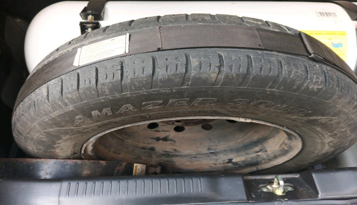 2023 Maruti Swift VXI CNG, Petrol, Manual, 45,398 km, tyre