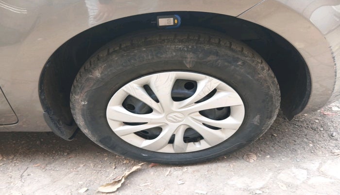 2023 Maruti Swift VXI CNG, Petrol, Manual, 45,398 km, tyre