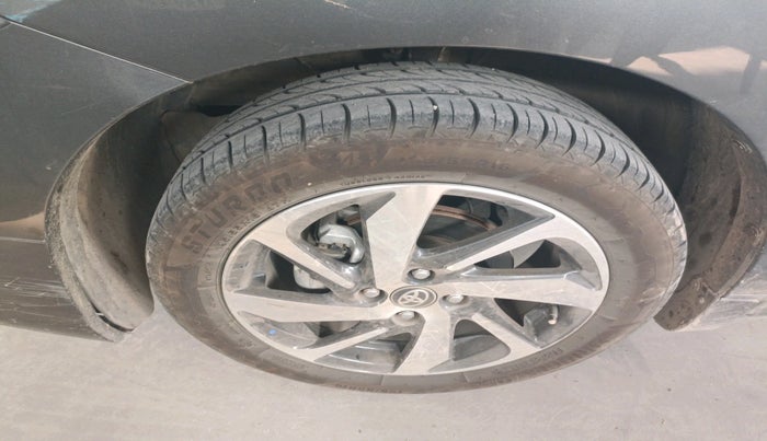 2022 Toyota Glanza G, Petrol, Manual, 1,29,080 km, tyre