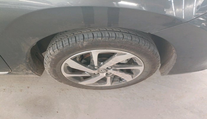 2022 Toyota Glanza G, Petrol, Manual, 1,29,080 km, tyre