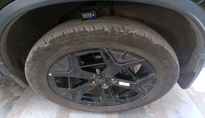 2024 Tata Safari ACCOMPLISHED DARK EDITION AT, Diesel, Automatic, 7,861 km, tyre