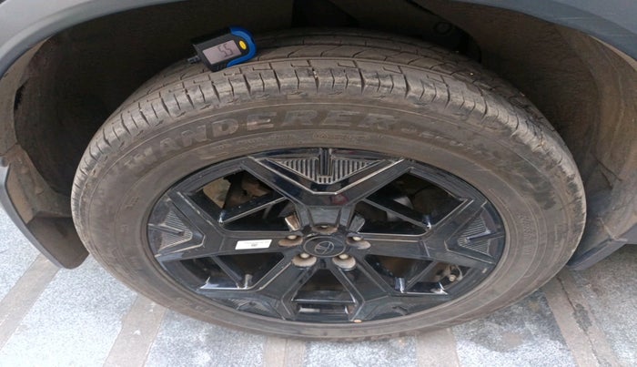 2024 Tata Safari ACCOMPLISHED DARK EDITION AT, Diesel, Automatic, 7,861 km, tyre