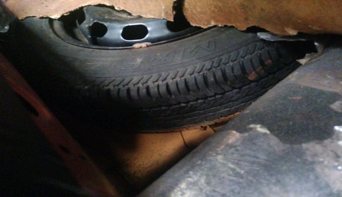 2011 Ford Figo ZXI 1.2 PETROL, Petrol, Manual, 49,647 km, tyre