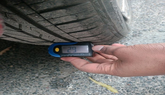 2011 Ford Figo ZXI 1.2 PETROL, Petrol, Manual, 49,647 km, tyre