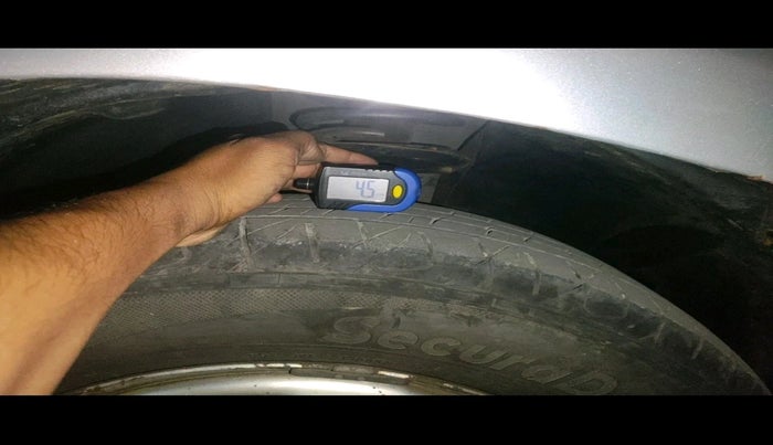 2015 Renault Duster 85 PS RXL DIESEL, Diesel, Manual, 1,69,834 km, tyre