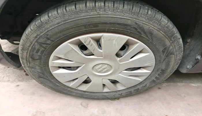 2014 Maruti Swift VXI, Petrol, Manual, 1,16,221 km, tyre