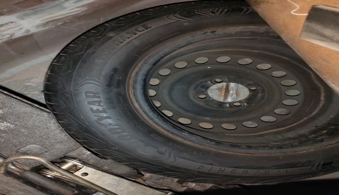 2014 Honda Amaze 1.5L I-DTEC S, Diesel, Manual, 2,05,548 km, tyre