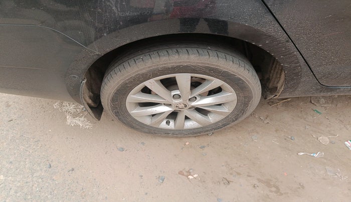 2018 Skoda Octavia 2.0 TDI L&K AT, Diesel, Automatic, 1,23,389 km, tyre