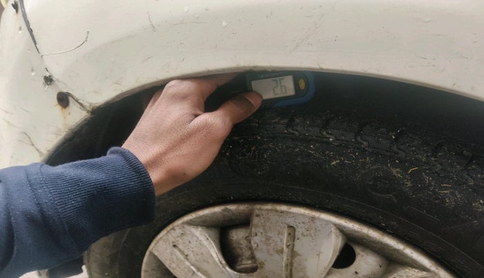 2012 Hyundai i10 MAGNA 1.2, Petrol, Manual, 1,05,977 km, tyre