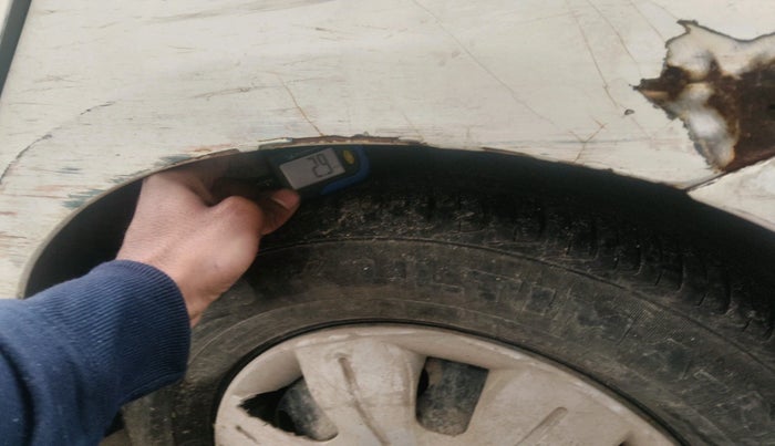 2012 Hyundai i10 MAGNA 1.2, Petrol, Manual, 1,05,977 km, tyre