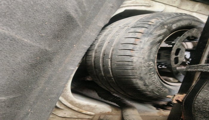 2012 Hyundai i10 MAGNA 1.2, Petrol, Manual, 1,05,977 km, tyre