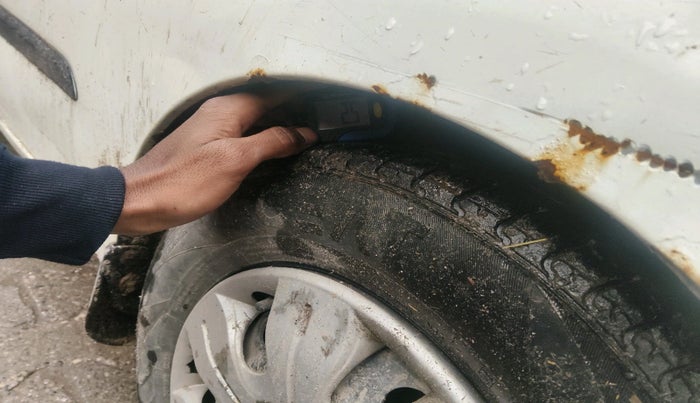 2012 Hyundai i10 MAGNA 1.2, Petrol, Manual, 1,05,977 km, tyre