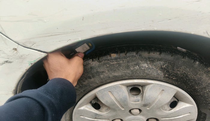 2012 Hyundai i10 MAGNA 1.2, Petrol, Manual, 1,05,977 km, tyre