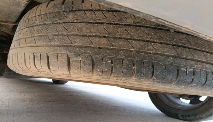 2022 Hyundai ALCAZAR PRESTIGE 1.5 MT 7STR, Diesel, Manual, 98,878 km, tyre