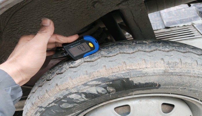 2017 Maruti Eeco 5 STR WITH A/C+HTR, Petrol, Manual, 1,40,185 km, tyre