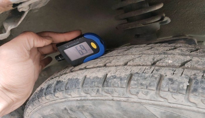 2017 Maruti Eeco 5 STR WITH A/C+HTR, Petrol, Manual, 1,40,185 km, tyre