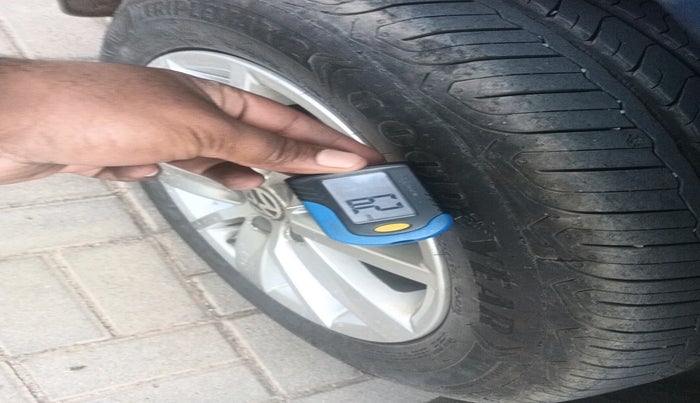 2017 Volkswagen Polo HIGHLINE1.2L, Petrol, Manual, 42,175 km, tyre