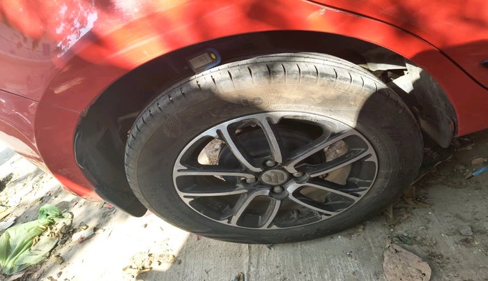 2023 Maruti Swift ZXI PLUS DUAL TONE, Petrol, Manual, 21,328 km, tyre