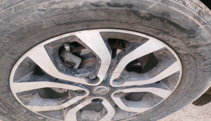 2014 Nissan Terrano XE (D), Diesel, Manual, 1,15,358 km, tyre