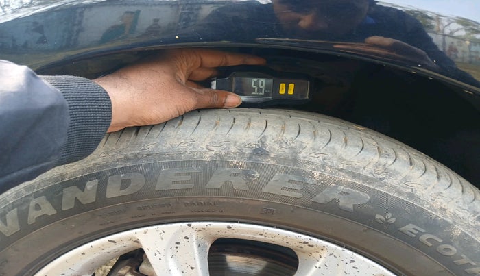 2019 Ford Ecosport TITANIUM 1.5L PETROL, Petrol, Manual, 1,24,297 km, tyre