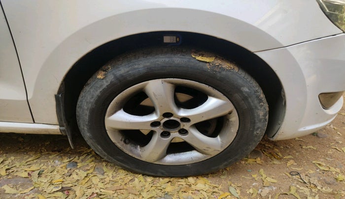 2013 Skoda Rapid ELEGANCE 1.6 TDI CR MT, Diesel, Manual, 2,01,655 km, tyre