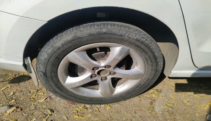 2013 Skoda Rapid ELEGANCE 1.6 TDI CR MT, Diesel, Manual, 2,01,655 km, tyre