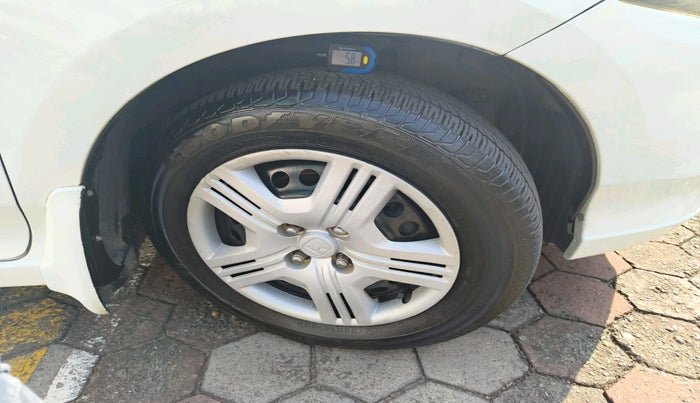 2012 Honda City 1.5L I-VTEC E MT, Petrol, Manual, 1,47,979 km, tyre