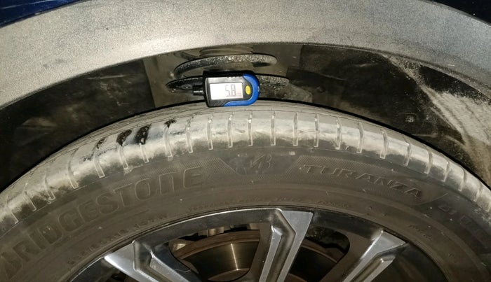 2022 Mahindra XUV700 AX 7 LUXURY D AT 7 STR, Diesel, Automatic, 1,21,412 km, tyre