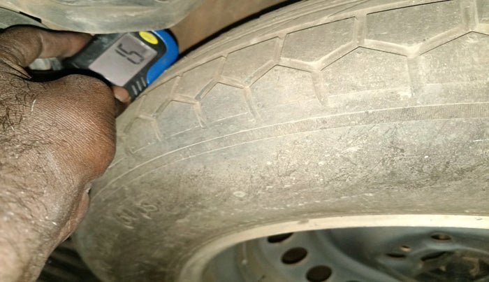 2022 Mahindra XUV700 AX 7 LUXURY D AT 7 STR, Diesel, Automatic, 1,21,412 km, tyre