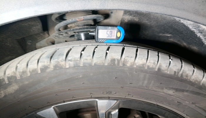 2022 Mahindra XUV700 AX 7 LUXURY D AT 7 STR, Diesel, Automatic, 1,21,412 km, tyre