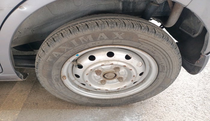 2012 Maruti Wagon R 1.0 LXI CNG, Petrol, Manual, 90,617 km, tyre