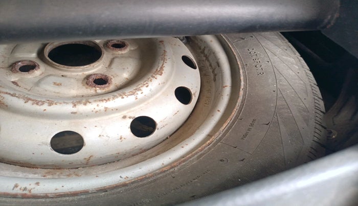 2012 Maruti Wagon R 1.0 LXI CNG, Petrol, Manual, 90,617 km, tyre