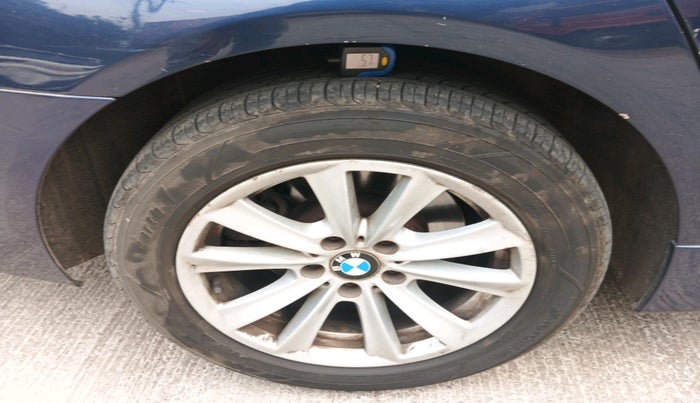 2011 BMW 5 Series 525D 3.0, Diesel, Automatic, 1,76,851 km, tyre