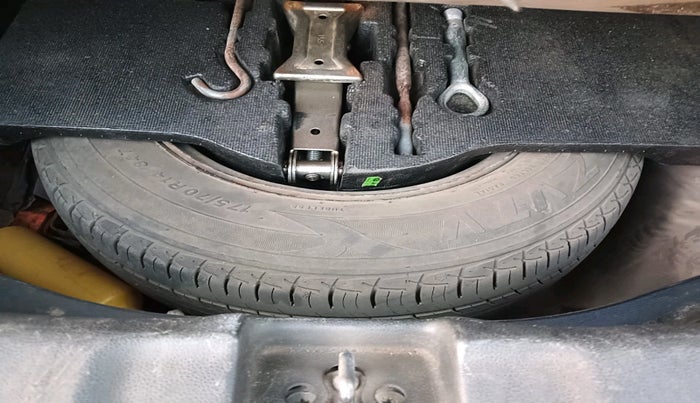 2016 Honda Jazz 1.2L I-VTEC SV, Petrol, Manual, 1,48,305 km, tyre