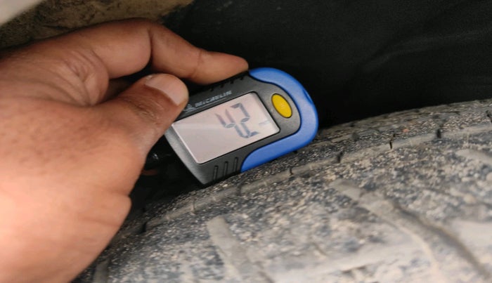 2016 Audi Q7 45 TDI QUATTRO PREMIUM PLUS, Diesel, Automatic, 1,22,943 km, tyre