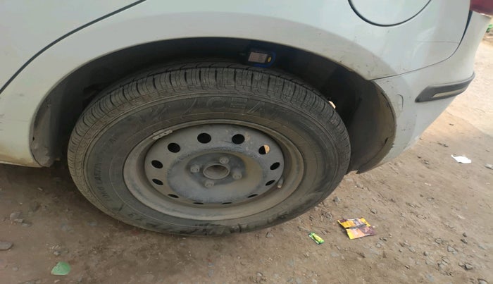 2015 Maruti Swift VXI, Petrol, Manual, 41,840 km, tyre