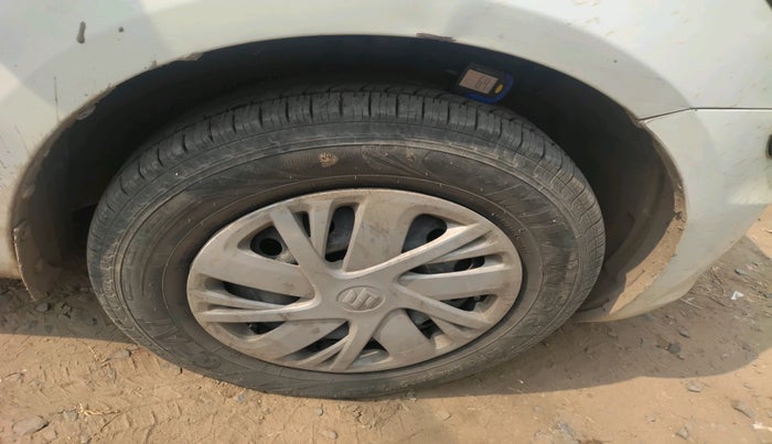 2015 Maruti Swift VXI, Petrol, Manual, 41,840 km, tyre