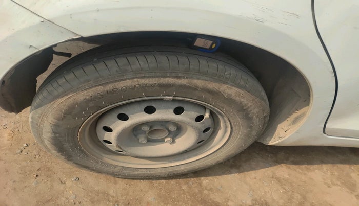 2015 Maruti Swift VXI, Petrol, Manual, 41,840 km, tyre