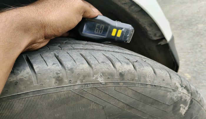 2020 Ford Ecosport TITANIUM 1.5L SPORTS(SUNROOF) DIESEL, Diesel, Manual, 1,22,703 km, tyre